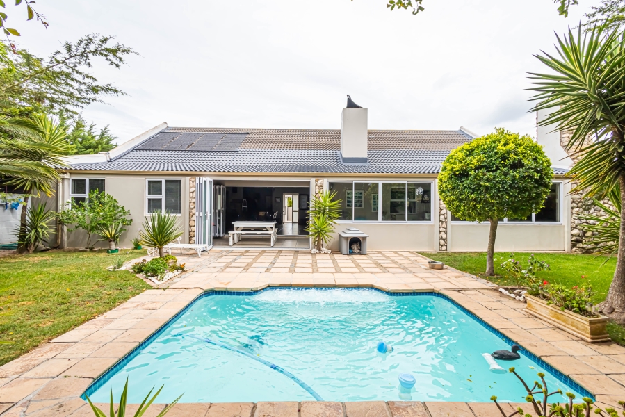 3 Bedroom Property for Sale in Country Club Western Cape